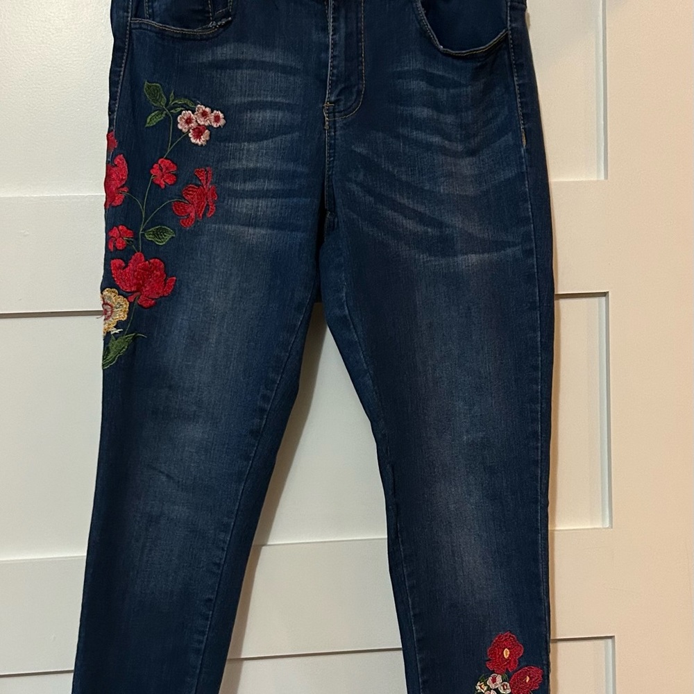 Women’s jeans with flower embroidery